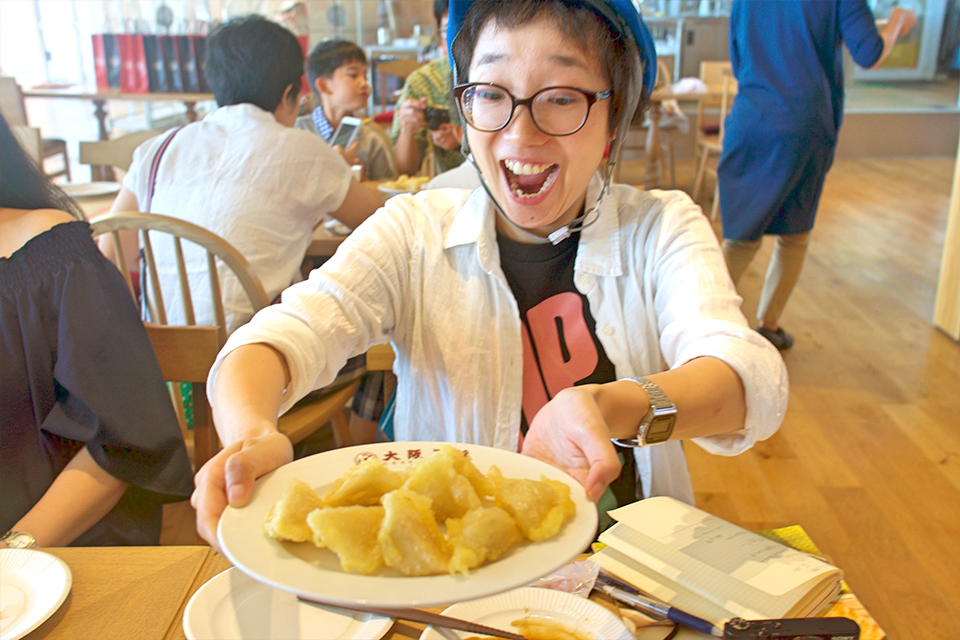 水餃子に天ぷら粉をつけて揚げる、「天ぷら餃子」も頂きました。