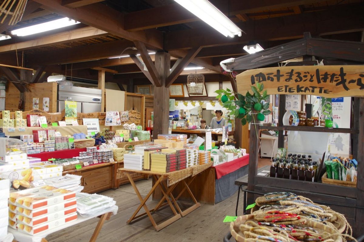 四万十屋店内