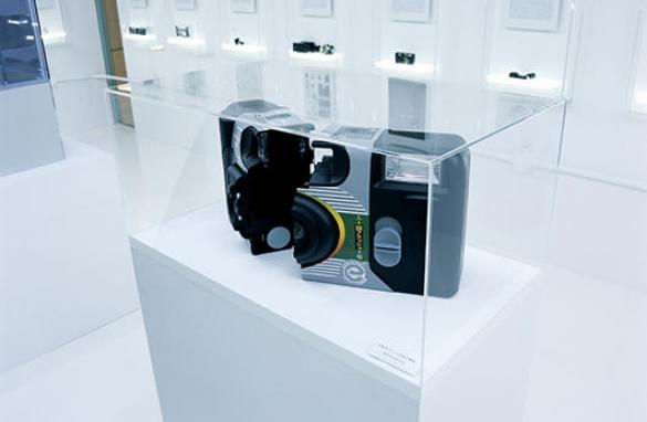 「デザインの解剖2: 富士フイルム 写ルンです」（2002年5月15日- 6月10日、松屋銀座 デザインギャラリー1953）