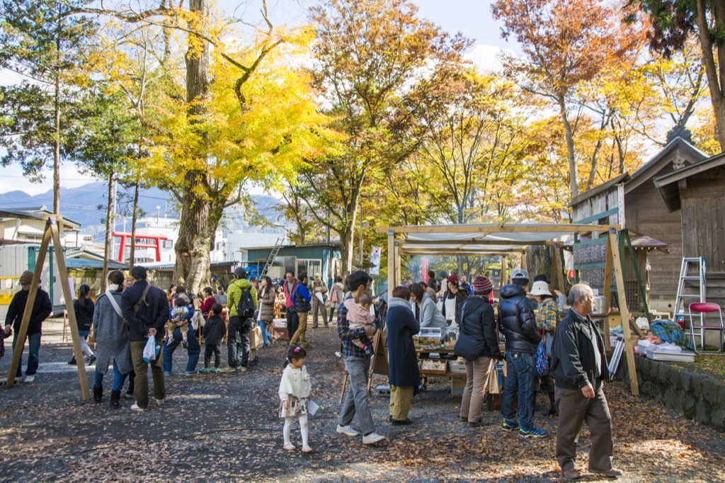 神社のにぎわい