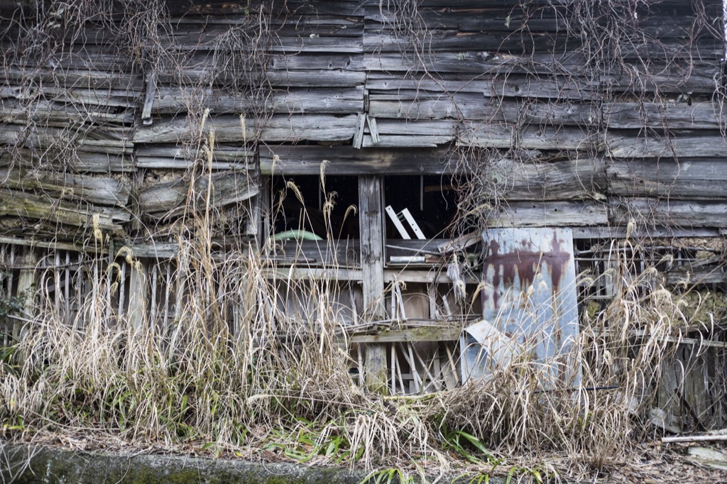 倒壊寸前の建物