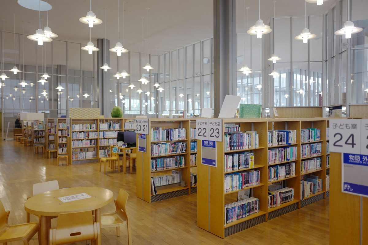 福井県立図書館の内観