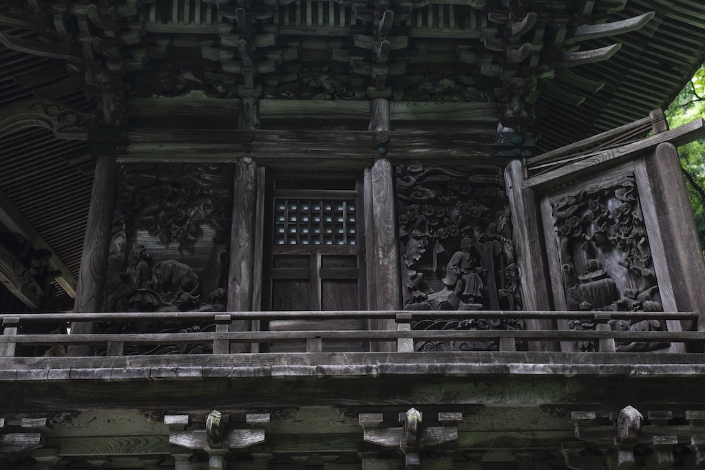 神社の壁面