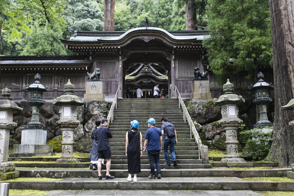 神社遠景