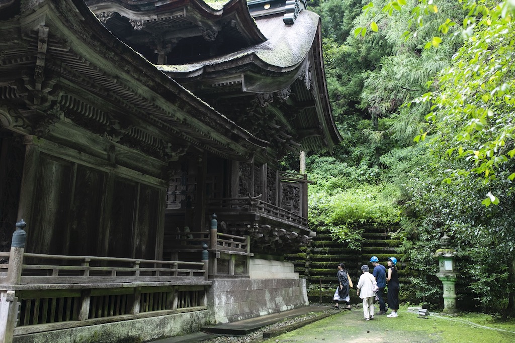 神社側面