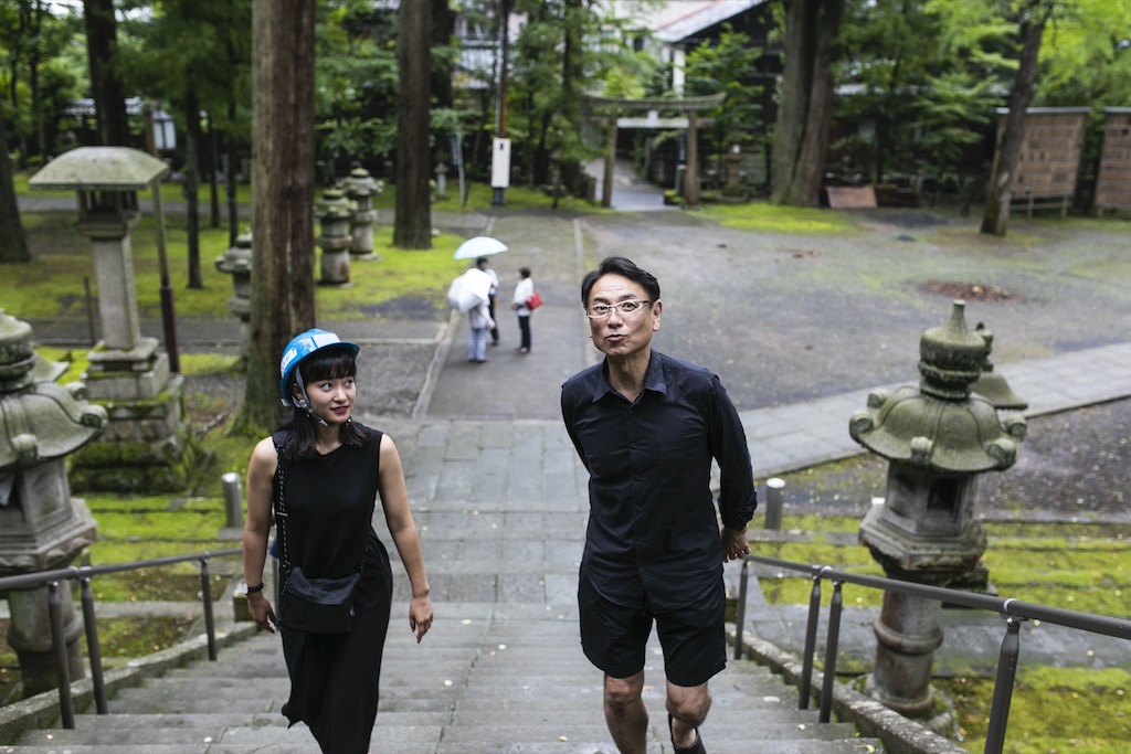 神社のぼる