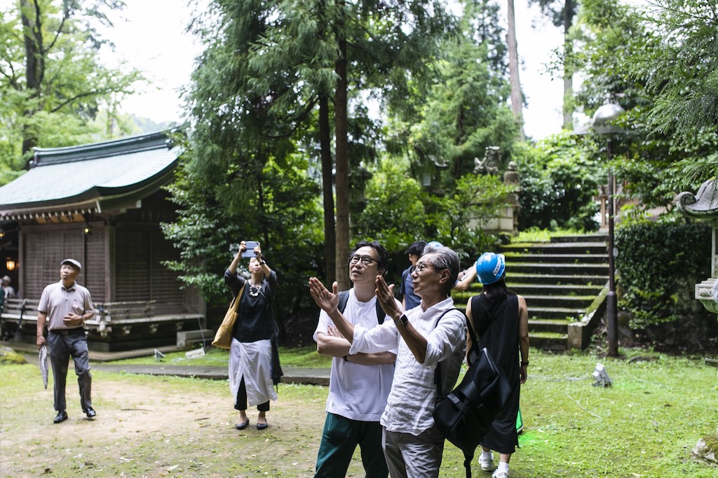 神社見学風景