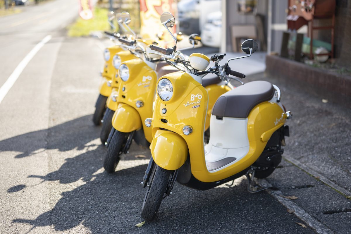 黄色いバイク