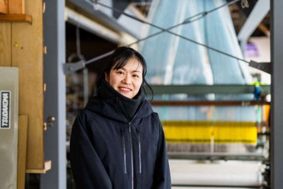 世界に一つのカーテンを。織物と旅でまちの魅力を伝える「PARANOMAD